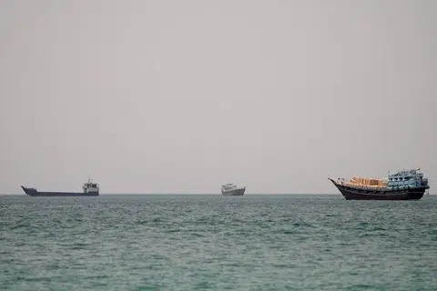 அமெரிக்கா, ஈரான் இடையேயான போர்க்காலத்தில் மத்திய கிழக்கு பகுதியில் கப்பல் போக்குவரத்து பெரும் பாதிப்புக்குள்ளானது.