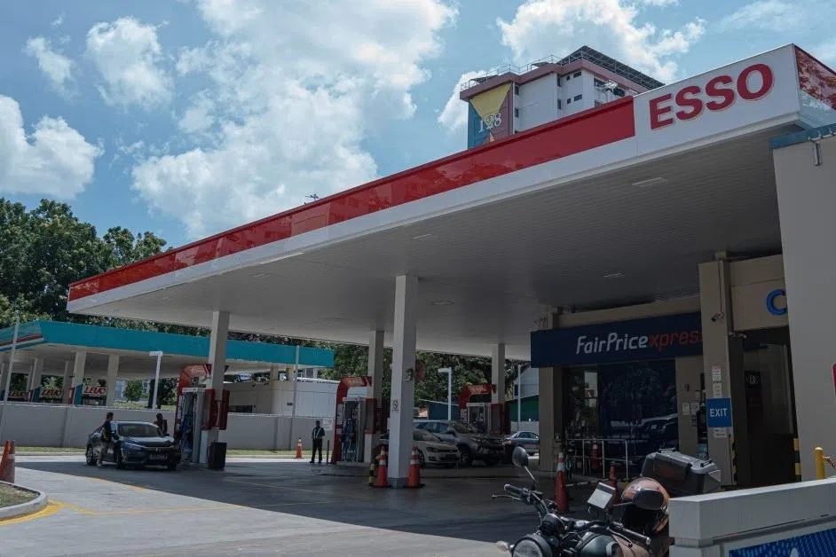 சிங்கப்பூரில் எண்ணெய் விலை 2வது நாளாக குறைந்தது