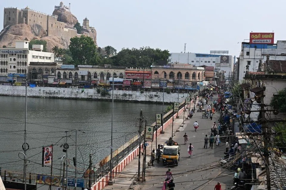 மலைக்கோட்டையில் உள்ள தெப்பக்குளத்தை மேம்படுத்த இரண்டிலிருந்து மூன்று கோடி ரூபாய் தேவைப்படும் என்று மதிப்பிடப்படுகிறது.
