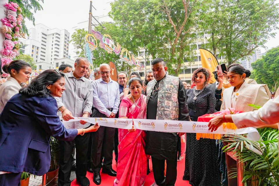 எண் 202, சிராங்கூன் ரோட்டில் பீமா கோல்டின் முதல் சிங்கப்பூர்க் கிளையின் தொடக்க விழா புதன்கிழமை (அக்டோபர் 21) நடைபெற்றது.