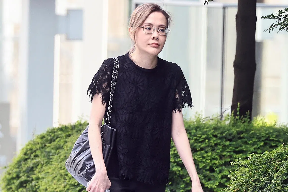 அண்டைவீட்டுப் பெண்ணுக்கு அடி; கணவருக்குக் கொலை மிரட்டல்: பெண்ணுக்குச் சிறை