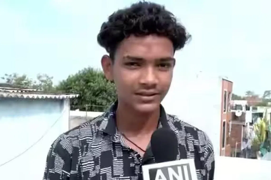 விமான விபத்துக் காணொளி: அச்சத்தில் மூழ்கிய சிறுவன்