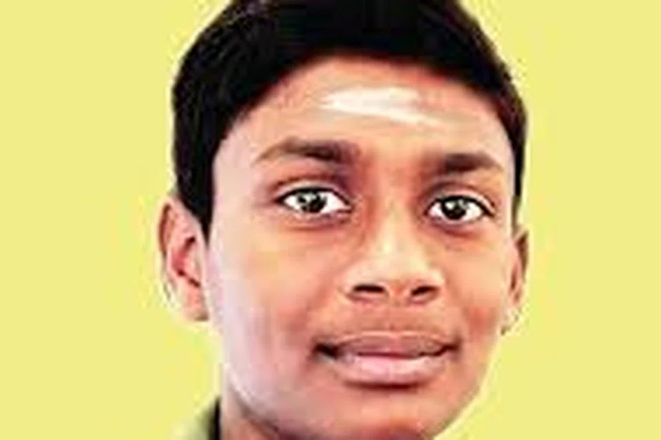 மாணவர் ஸ்ரீகிருஷ்ணா.