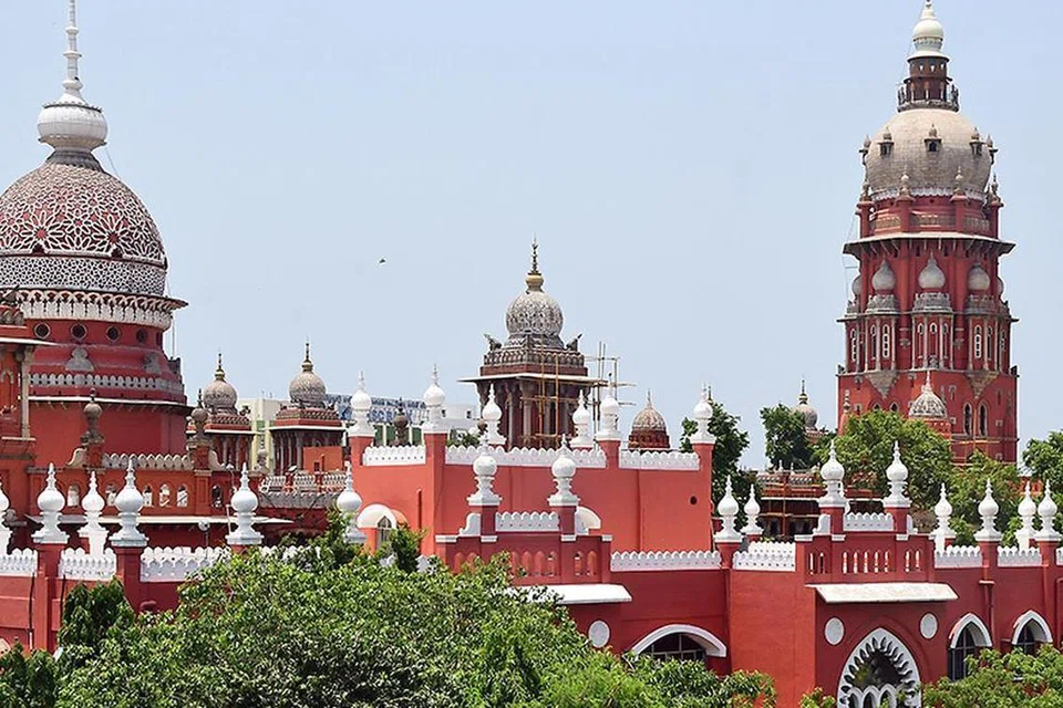 விசாரணை என்ற பெயரில் அரசு அதிகாரிகளைத் துன்புறுத்தக் கூடாது எனவும் அரசு தாக்கல் செய்துள்ள மனுவில் குறிப்பிடப்பட்டுள்ளது.