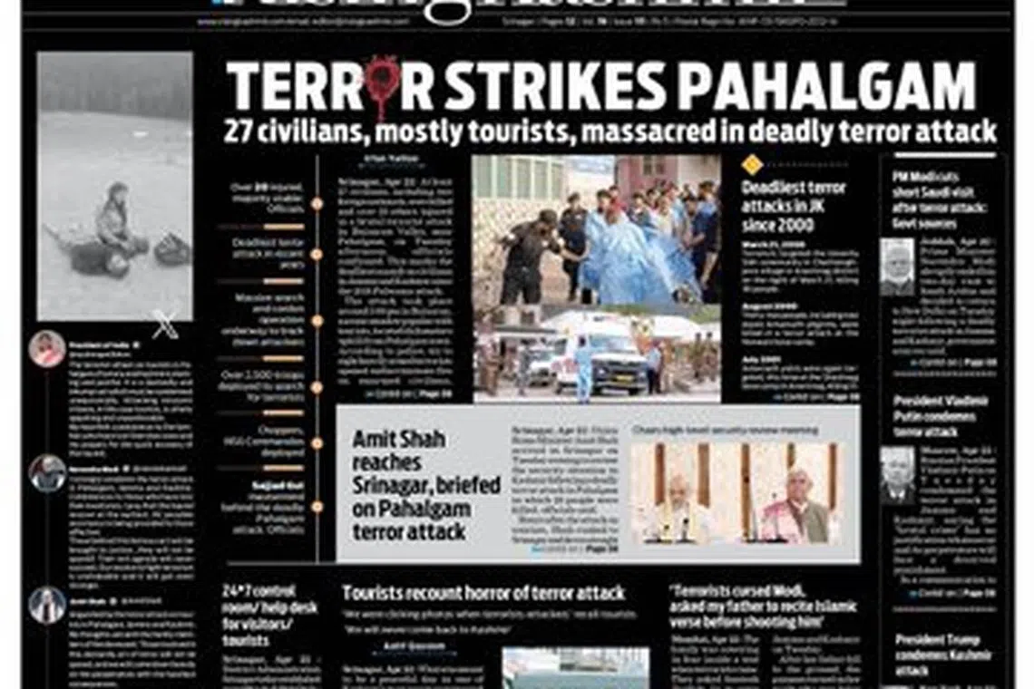 கறுப்பு வண்ணத்தில் வெளியான 
காஷ்மீர் நாளிதழ்கள்