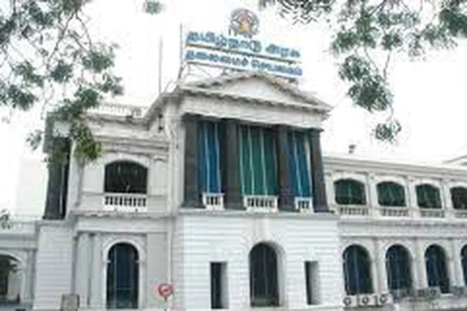 சனிக்கிழமை கூடும் சட்டமன்றத்தில் மசோதாக்களுக்கு மீண்டும் ஒப்புதல் பெறப்படும் எனத் தகவல்கள் தெரிவிக்கின்றன.