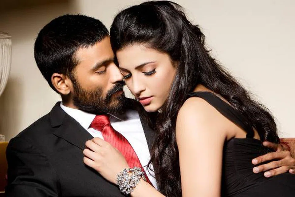 3  படத்தில் தனுஷ், ஷ்ருதிஹாசன்.