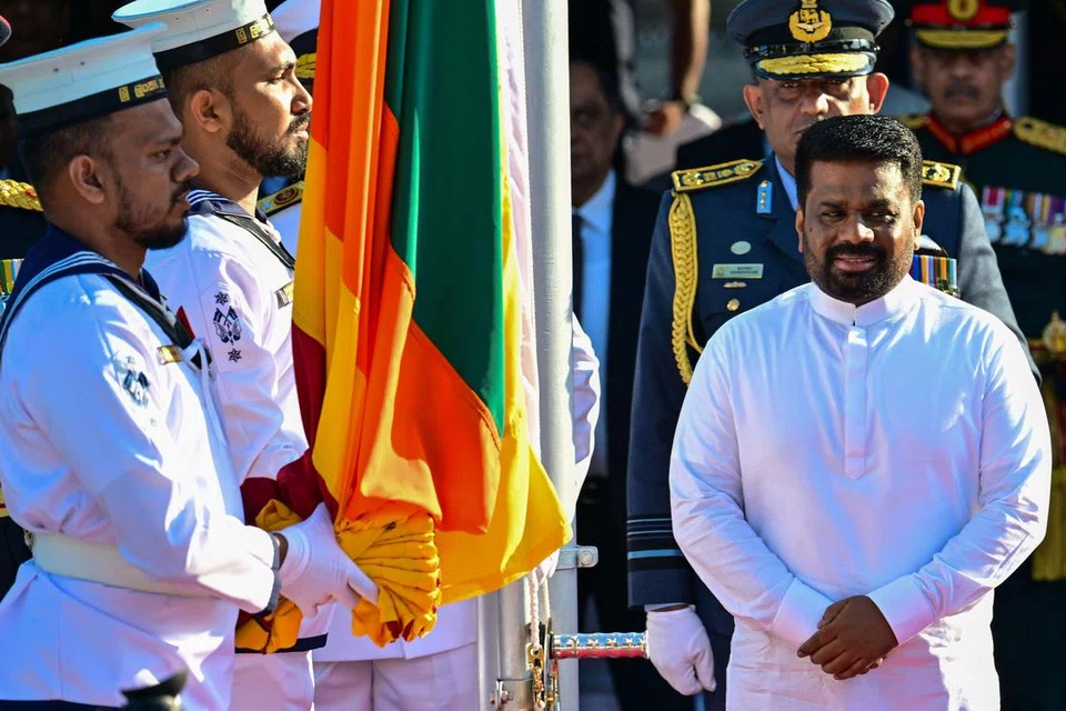இலங்கை அதிபர் அனுர குமார திசாநாயக்க, கொழும்பில் உள்ள சுதந்திரச் சதுக்கத்தில் பிப்ரவரி 4ஆம் தேதி நடைபெற்ற சுதந்திர தின நிகழ்ச்சியில் தேசியக் கொடியை ஏற்றிவைத்தார்.