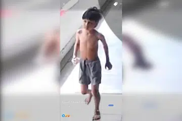 ஹைரில் காணாமல் போனபோது சாம்பல் நிற அரைக்காற்சட்டை அணிந்திருந்ததாகத் தெரிவிக்கப்பட்டது. அவன் சட்டை, காலணிகள் அணிந்திருக்கவில்லை.