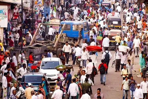 இந்தியாவின் பிறப்பு விகிதம் குறைந்து வருகிறது.