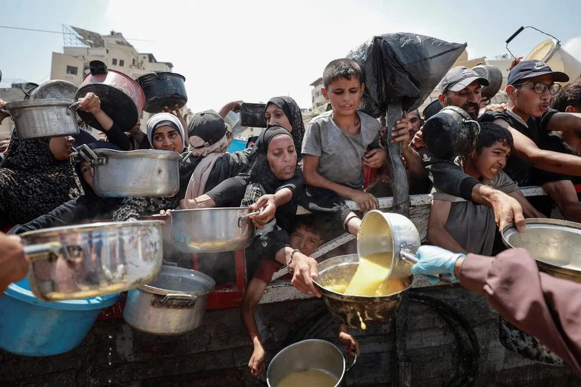 காஸாவில் ஏராளமானோர் பட்டினி: உணவு நிலையங்களை நிறுவப்போவதாகக் கூறும் டிரம்ப்