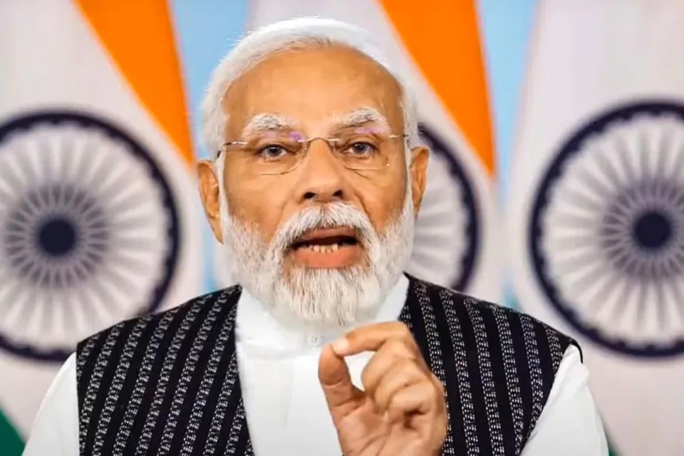 வெளிநாடுகளில் திருமண நிகழ்வுகளை இந்தியாவிலேயே நடத்த வேண்டும் எனப் பிரதமர் மோடி கேட்டுக்கொண்டுள்ளார்.