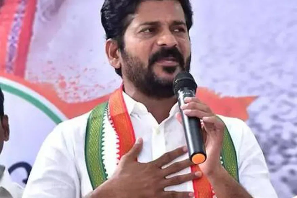 தெலுங்கானாவின் புதிய முதலமைச்சராக மாநில காங்கிரஸ் தலைவர் ஏ.ரேவந்த் ரெட்டி வியாழக்கிழமை ஹைதராபாத்தில் பதவியேற்பார் என்று தகவல்கள் வெளியாகியுள்ளன. 