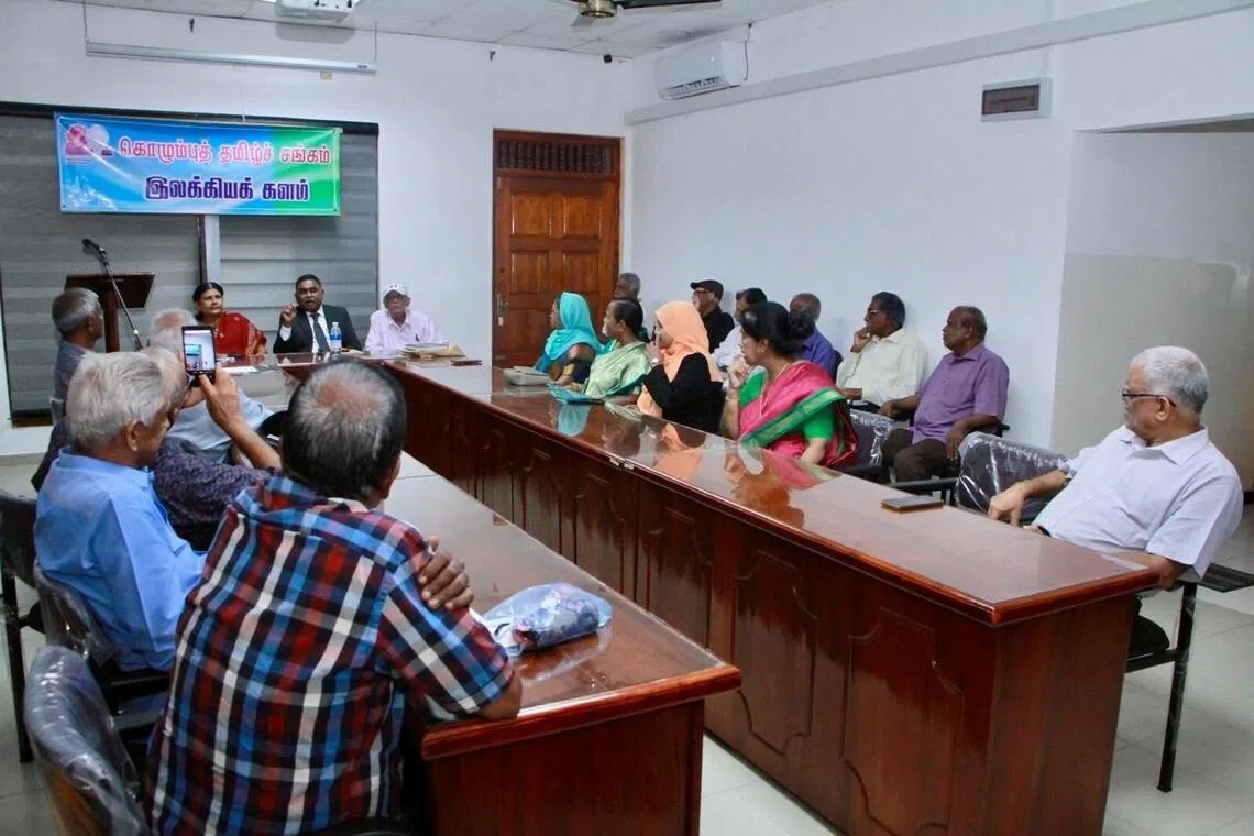 இலங்கையின் தமிழ் ஆர்வலர்கள் முன்னிலையில் சிங்கப்பூருக்குப் பாராட்டு