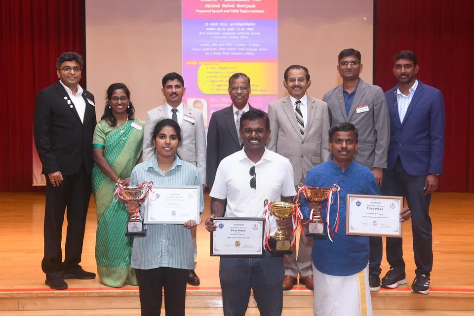 அரங்கப் பேச்சு போட்டியின் வெற்றியாளர்கள்.