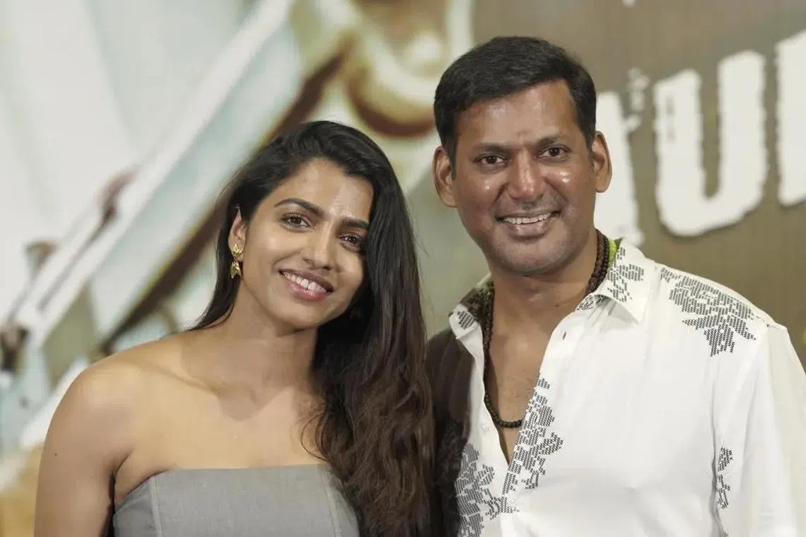 நடிகை தன்ஷிகாவைக் கைப்பிடிக்கும் நடிகர் விஷால்