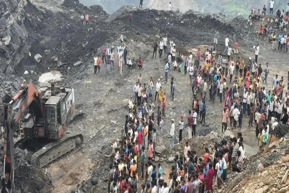 ராம்கர் மாவட்டத்தில் நடந்த இந்தச் சம்பவத்தைக் காண ஏராளமானோர் திரண்டனர்.