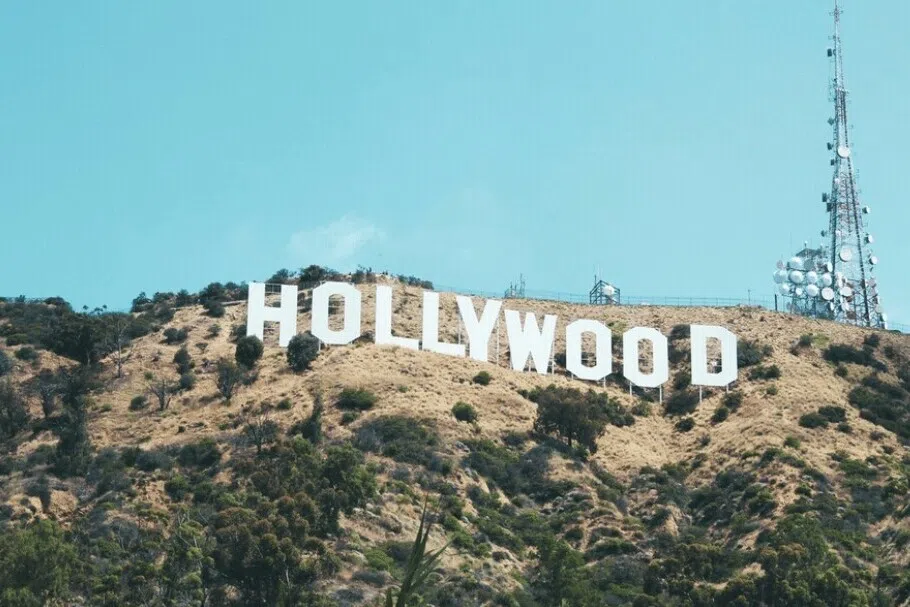 படங்களுக்கும் வரி; பாடாய்ப்படுத்தும் டிரம்ப்