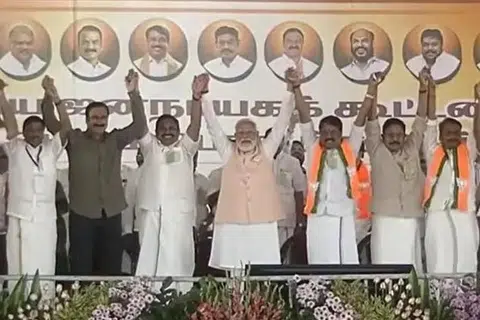 கூட்டத்தில் பாஜக தலைவர்கள், அதிமுக பொதுச் செயலாளர் எடப்பாடி பழனிசாமி, அமமுக பொதுச் செயலாளர் டிடிவி தினகரன், பாமக தலைவர் அன்புமணி உள்ளிட்ட கூட்டணிக் கட்சியின் தலைவர்கள் பங்கேற்றனர்.