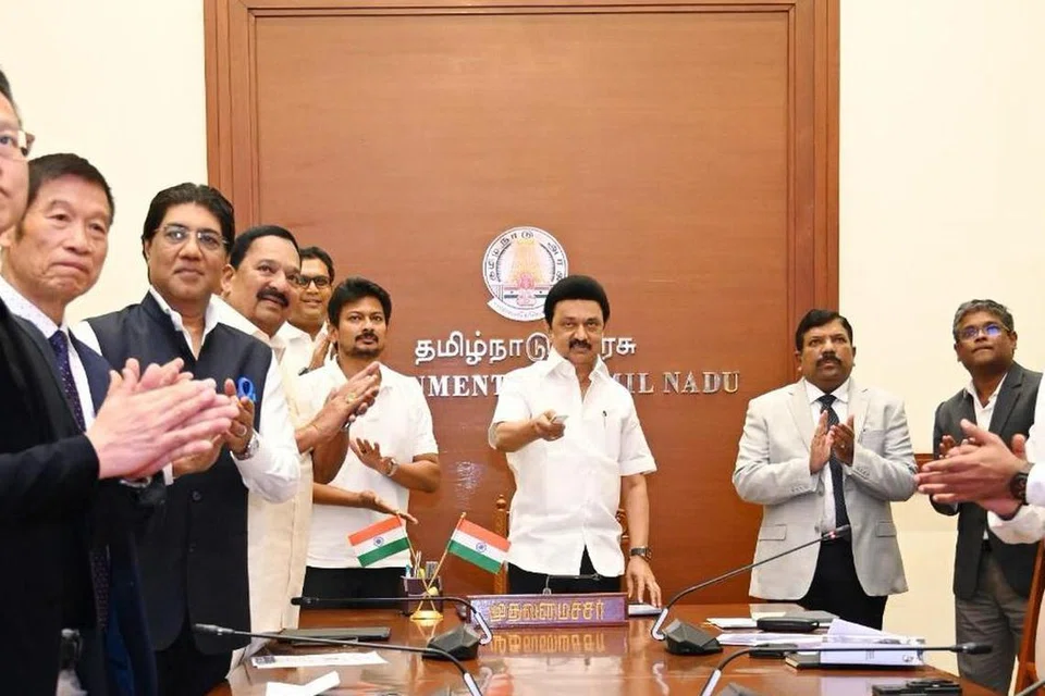 காலணித் தொழிற்சாலைக்கு தலைமைச்செயலகத்தில் இருந்தபடியே காணொளி மூலம் தமிழக முதல்வர் மு.க.ஸ்டாலின் திங்கட்கிழமை (டிசம்பர் 16) அடிக்கல் நாட்டினார். 