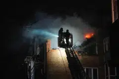 ர‌ஷ்யா பாய்ச்சிய ஆளில்லா வானூர்தியில் உக்ரேனின் குடியிருப்பாளர் கட்டடம் தீப்பற்றிக்கொண்டது.