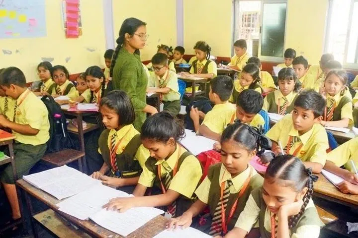 மகாராஷ்டிரா அரசுப் பள்ளிகளில் மராத்தி மொழி கட்டாயம்