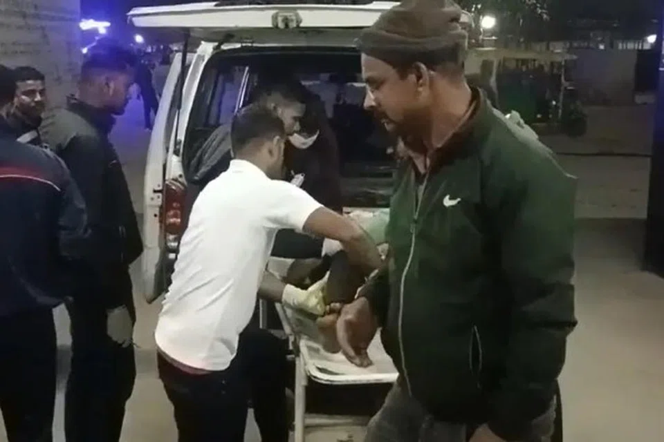 காயமடைந்த ஆறு பேரும் பாட்னாவில் உள்ள மருத்துவமனைக்கு அனுப்பி வைக்கப்பட்டனர்.