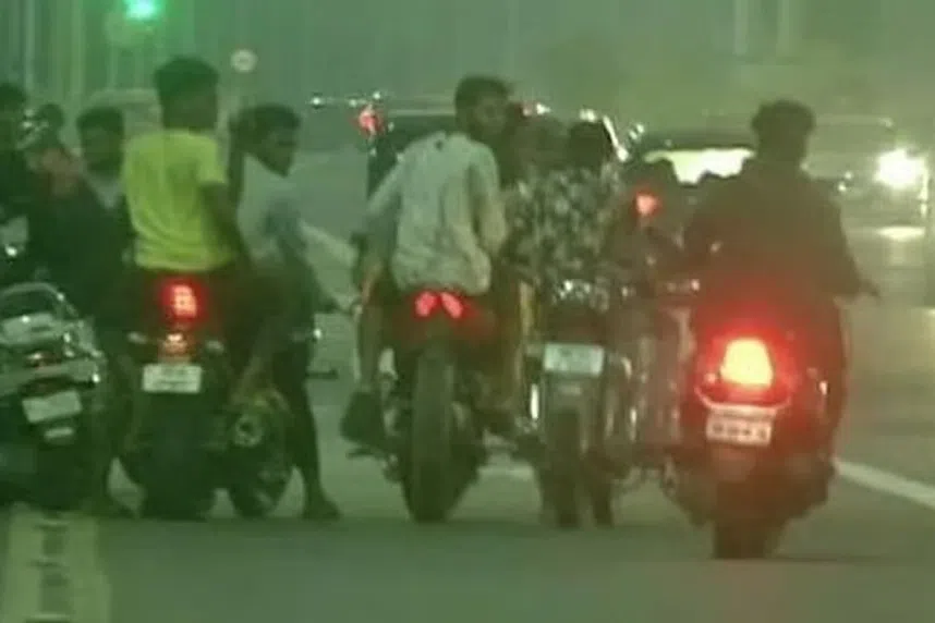 சென்னையில் மோட்டார் சைக்கிள் பந்தயம்: 24 வாகனங்கள் பறிமுதல்