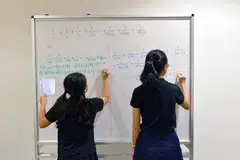 மாணவர்களையும் பெற்றோரையும் ஈர்க்க, துணைப்பாட வகுப்புகள் தங்களது விளம்பர நடவடிக்கையை நாளுக்கு நாள் அதிகரித்து வருகின்றன. 