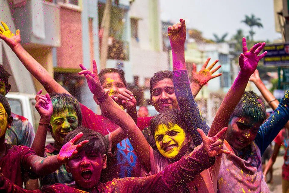 கிட்டத்தட்ட 60 ஆண்டுகளுக்கு ஒருமுறை ஹோலி பண்டிகையும் ஜும்ஆ தொழுகை தினமும் ஒரே நாளில் வருவதாகக் கூறப்படுகிறது.