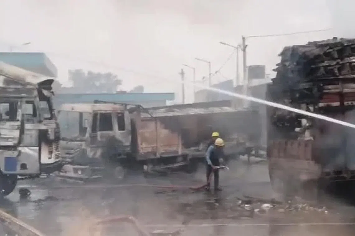 ஜெய்ப்பூரில் ரசாயன வாகனங்கள் மோதி பயங்கர தீ விபத்து: ஏழு பேர் பலி