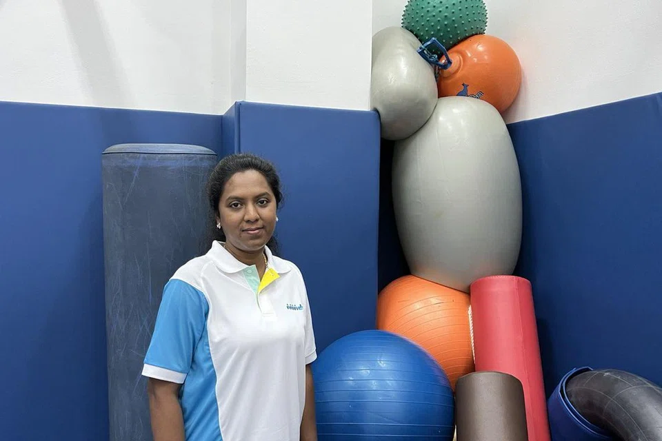 நீதா பொன்மலர்.