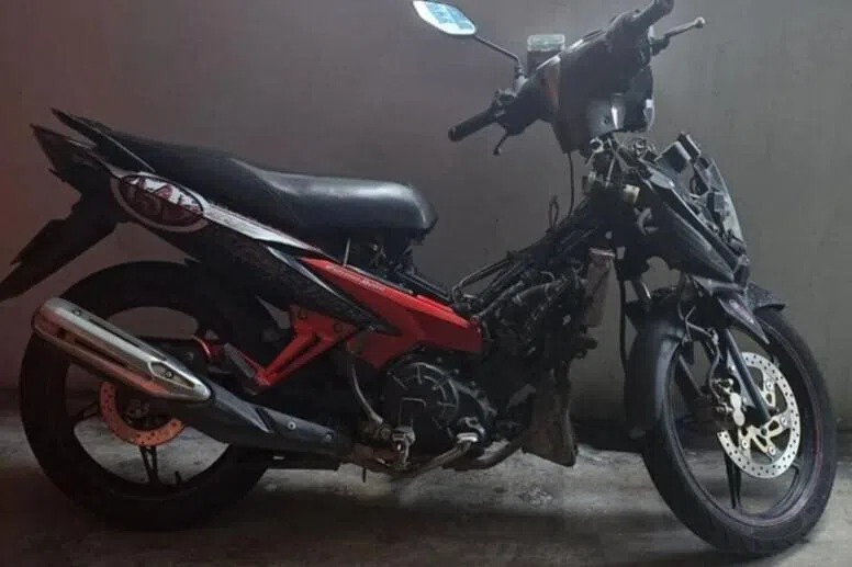 மோட்டார் சைக்கிள் திருட்டில் ஈடுபட்டதாக நம்பப்படும் ஐவர் கைது