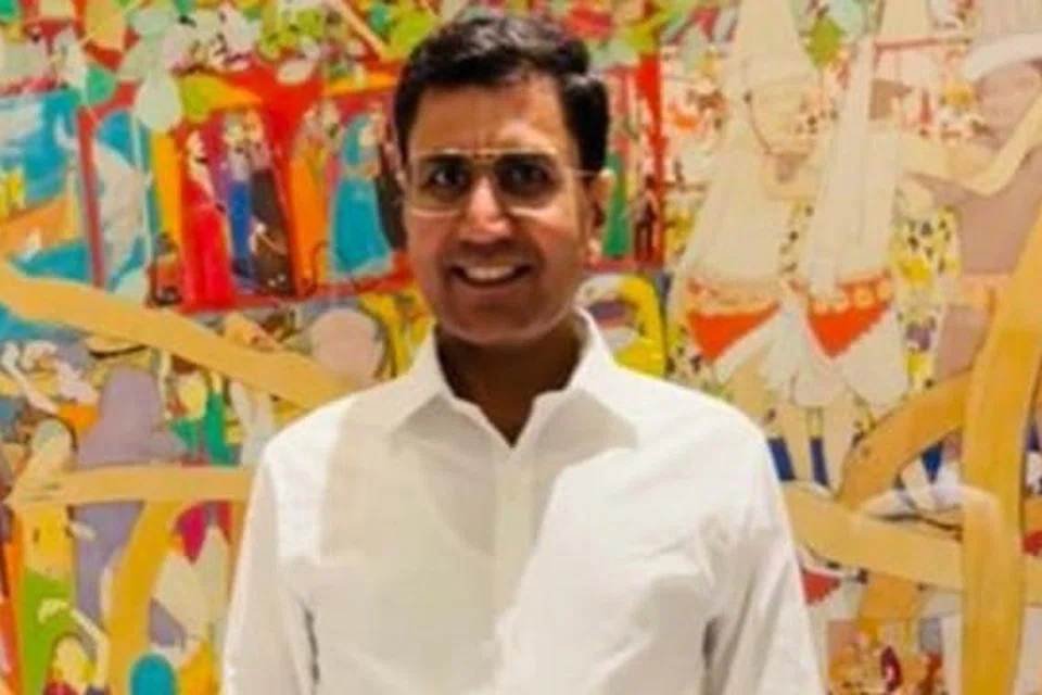 பத்திரிகையாளர் மகேஷ் லங்கா.
