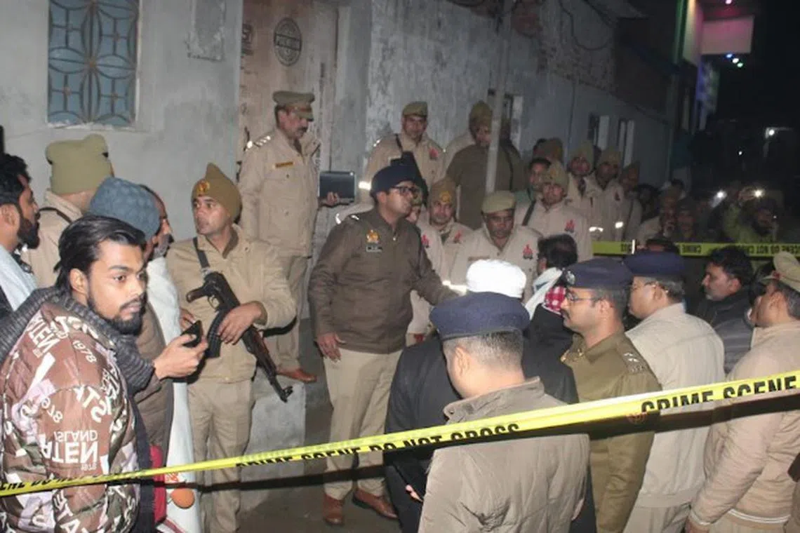 பூட்டிய வீட்டுக்குள் 5 சடலங்கள்: முன்விரோதம் காரணமாக கொலை