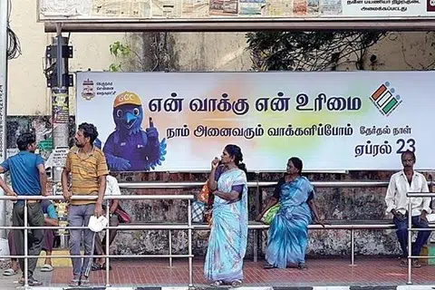 ராயபுரம் சட்டப்பேரவை தொகுதிக்கு உட்பட்ட மூலக்கொத்தளம் பேருந்து நிறுத்தத்தில் வைக்கப்பட்டுள்ள விளம்பரப் பதாகை.