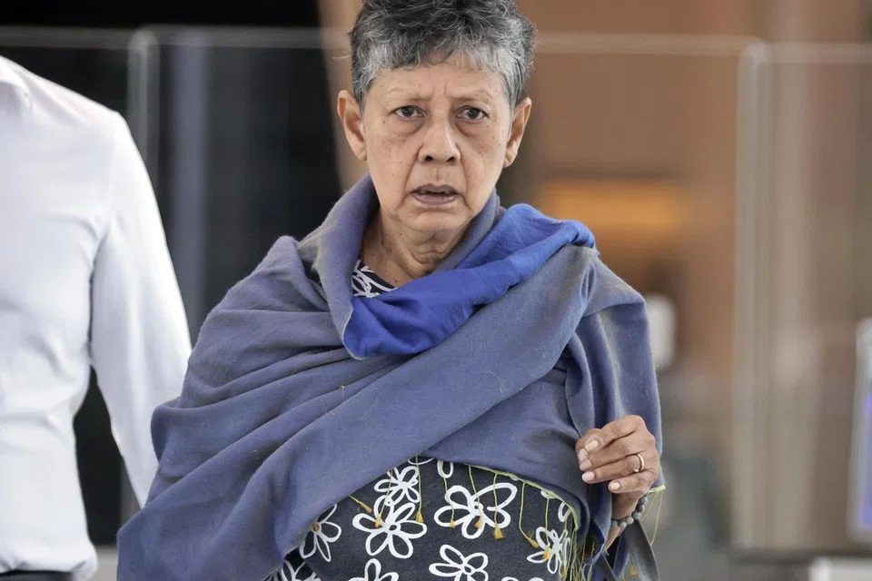 புதன்கிழமை (மே 28) நீதிமன்ற வளாகத்திலிருந்து புறப்பட்ட சண்முகநாதன் ஷாம்லா, 70.