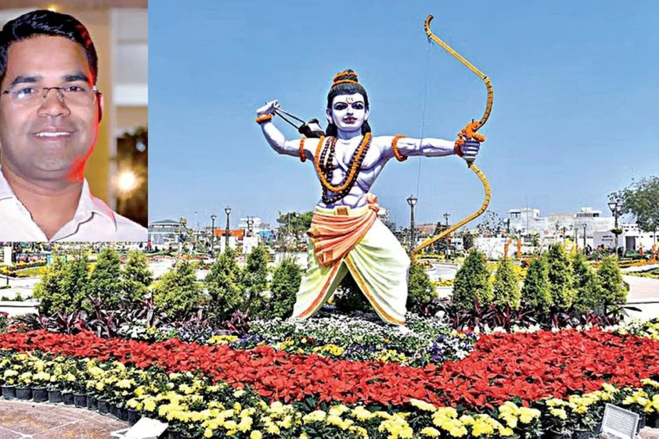 ராமர், சீதை, லட்சுமணன், ஹனுமன் உள்​ளிட்ட கடவுள்​களின் வடிவங்​கள் மலர்​களால் அலங்​கரிக்கப்பட்டு காட்​சிப் படுத்தப்பட்டிருந்தன. 