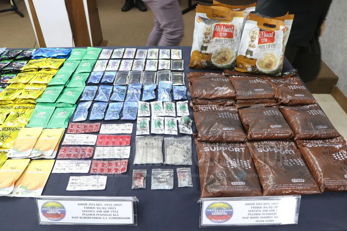 ஜோகூரில் பானப் பொட்டலங்களில் போதைப்பொருள் விற்பனை