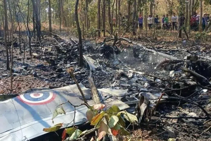 தாய்லாந்து ஆகாயப்படை விமான விபத்து; விமானிகள் மரணம்