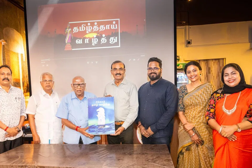 இடமிருந்து: அருமைச்சந்திரன், அன்பழகன், திண்ணப்பன், தினகரன், பிரேம்குமார், மீரா, ஒருங்கிணைப்பாளர் மகாஜபீன்.
                                                                                     