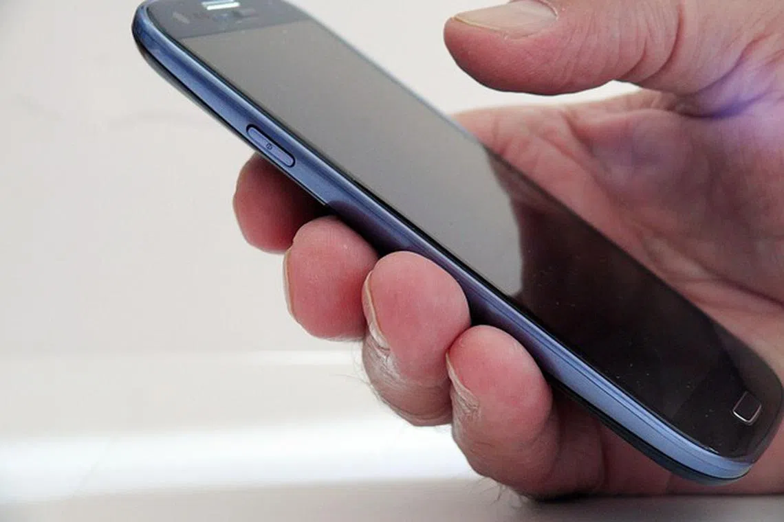 சிம் அட்டைப் பரிமாற்றம் மூலம் ரூ.7.42 கோடி சுருட்டல்