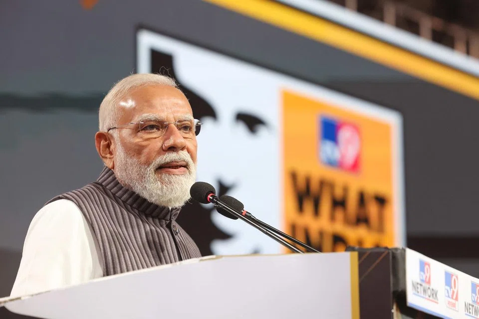 வெளிநாடுகளில் உள்ள இந்தியர்களின் பாதுகாப்புக்குத்தான் அரசு முன்னுரிமையளிக்கும் என்று பிரதமர் மோடி கூறினார்.