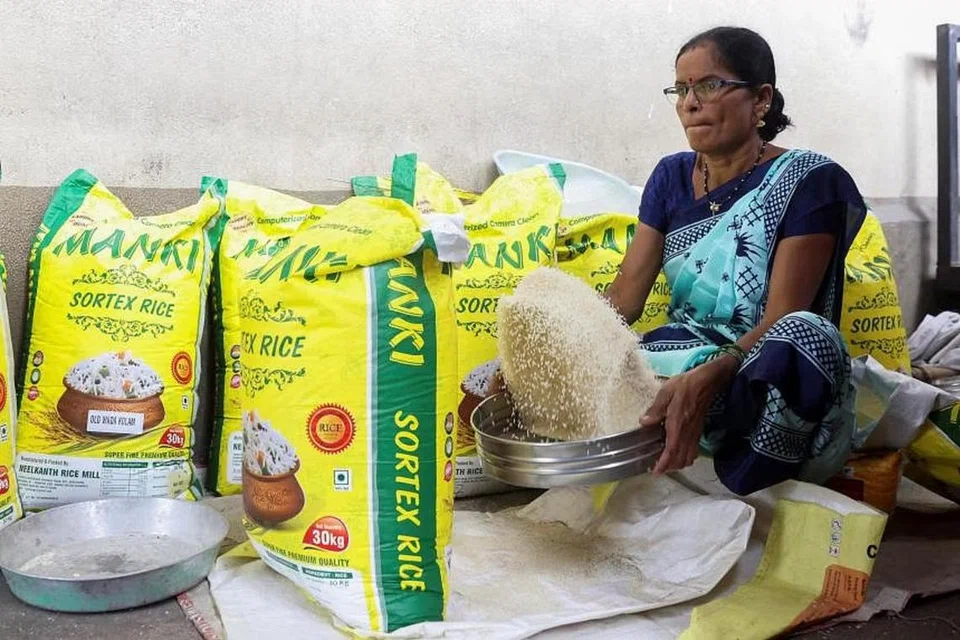 உலக அரிசி ஏற்றுமதியில் 40%க்கு இந்தியா பொறுப்பு வகிக்கிறது. 