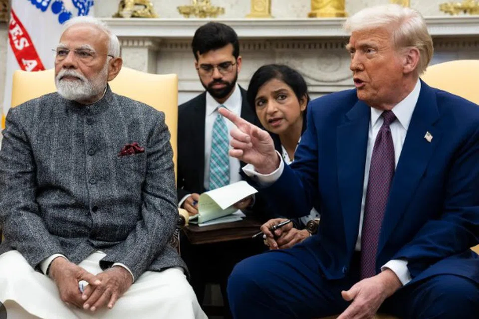 இந்தியாவின் சந்தையை அமெரிக்க வேளாண் தொழில் நிறுவனங்களுக்கு திறந்துவிட்டால் வரி குறைப்புப் பற்றி பேசலாம் என டிரம்ப் விதித்த நிபந்தனைக்கு மோடி செவிசாய்க்கவில்லை.