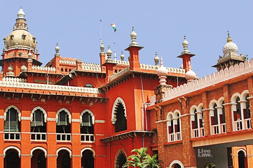 பட்டினப்பாக்கம் பகுதியானது சுற்றுச்சூழல் ரீதியாக மிகவும் உணர்திறன் கொண்ட கடலோர ஒழுங்குமுறை மண்டலத்துக்குள் வருவதாக திமுக சட்டமன்ற உறுப்பினர் வேலு மனுவில் குறிப்பிட்டுள்ளார்.