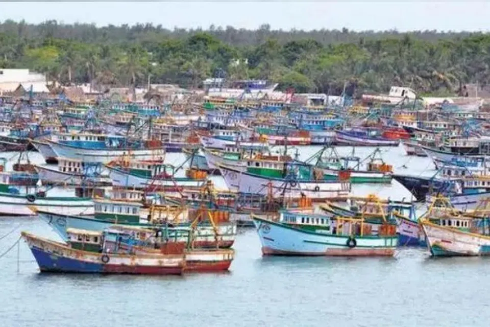 காலவரம்பற்ற வேலைநிறுத்தத்தில் ஈடுபட்டு உள்ள மீனவர்கள் அக்டோபர் 18ஆம் தேதி பாம்பன் பாலத்தை முற்றுகையிட உள்ளனர்.