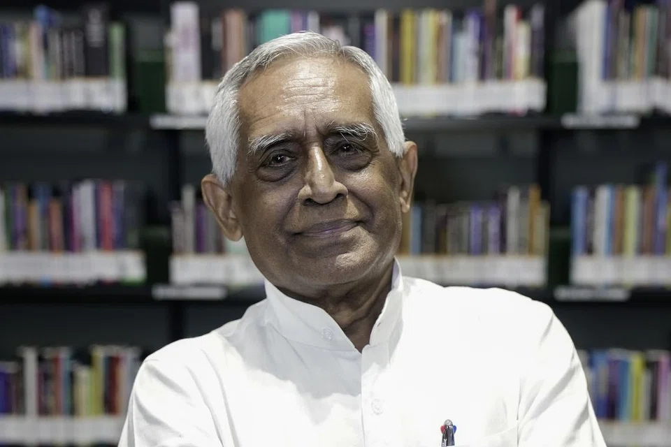 சிங்கப்பூர்த் தமிழ்ப் பண்பாட்டு மையத்தின் தலைமை நிர்வாகியும், சிங்கப்பூர்த் தமிழர் கலைக்களஞ்சிய தொகுப்பின் ஆசிரியருமான திரு அருண் மகிழ்நன்.