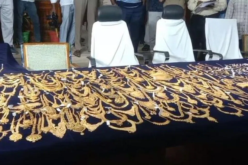 நகைகள்.