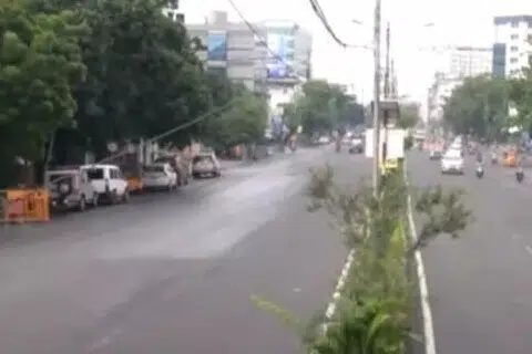 சென்னை வெறிச்சோடி காணப்படுகிறது.